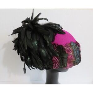 Vintage Art Deco Fuchsia Wool & Black‎ Feather Cocktail Flapper Cap USA